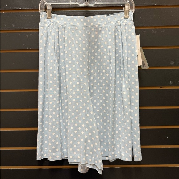 White and Blue Pleated Midi Shorts for Casual Wear - Picture 1 of 5